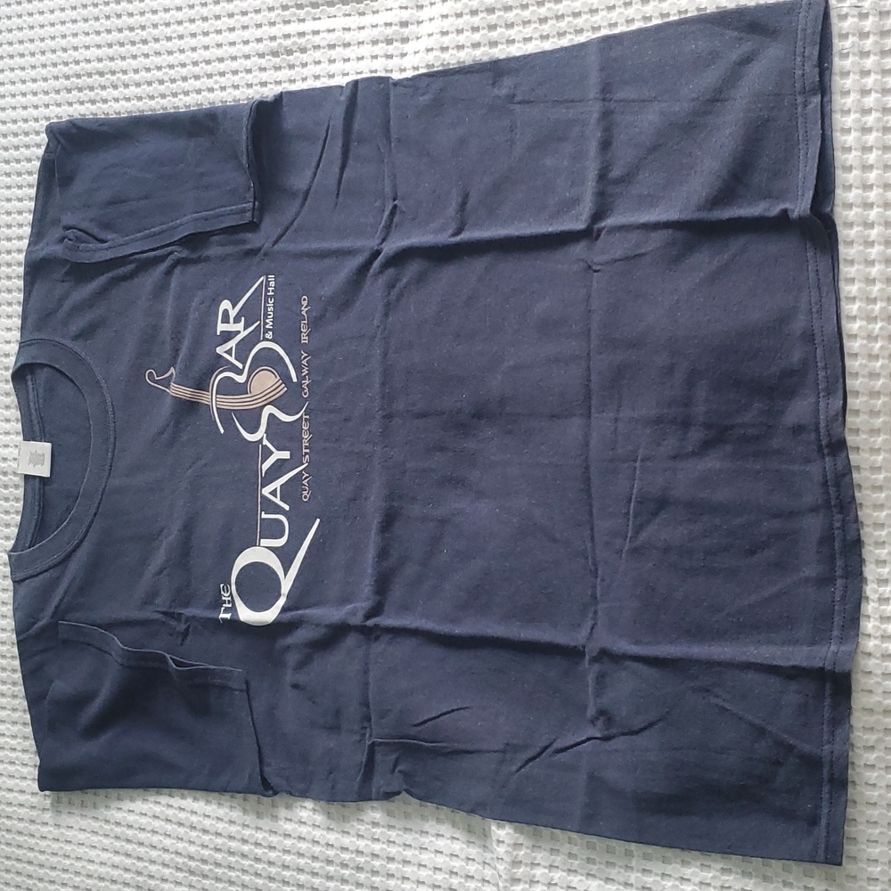 Irish Pub tee shirt, Size Large in Navy Blue